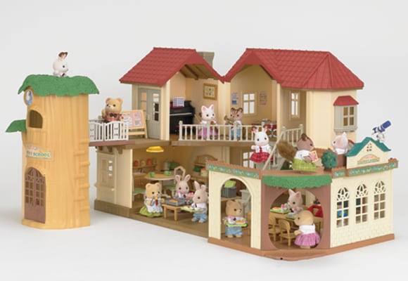 https://www.sylvanianfamilies.com/assets/includes_gl/img/catalog/connect/sylvanian/akari_school.jpg