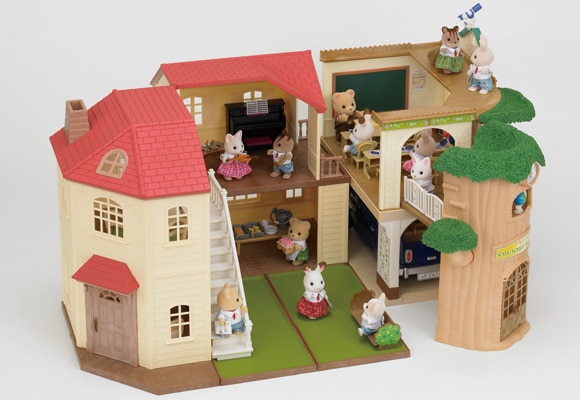 https://www.sylvanianfamilies.com/assets/includes_gl/img/catalog/connect/sylvanian/carport_school.jpg