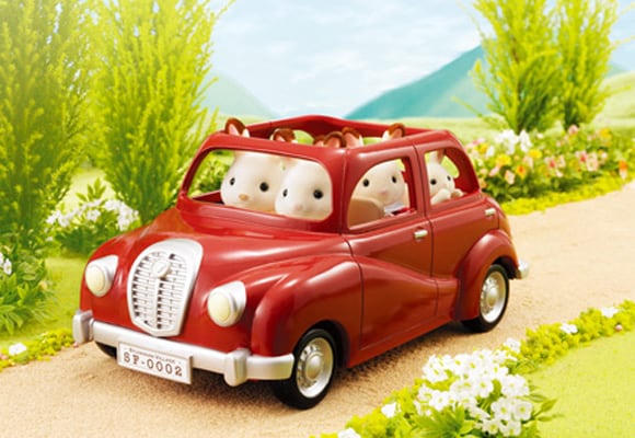 https://www.sylvanianfamilies.com/assets/includes_gl/img/catalog/connect/sylvanian/familycar.jpg