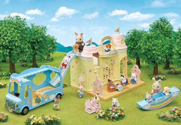 https://www.sylvanianfamilies.com/assets/includes_gl/img/catalog/connect/sylvanian/nursery_rainbow-bus.jpg