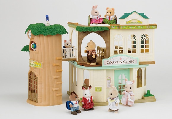 https://www.sylvanianfamilies.com/assets/includes_gl/img/catalog/connect/sylvanian/school_oishasan.jpg