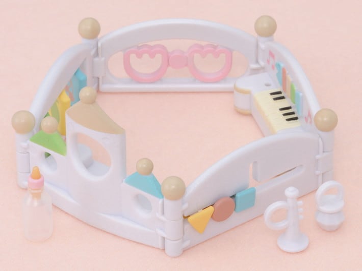 Sylvanian families let's deals play playpen