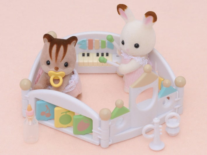 Sylvanian families let's deals play playpen
