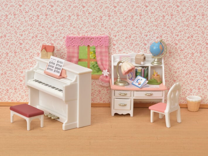 Piano & Desk Set - 8