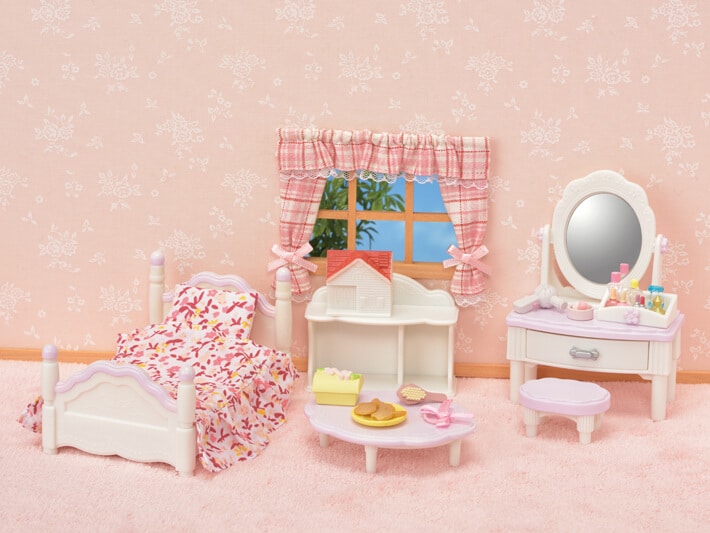 Bedroom & Vanity Set
 - 8