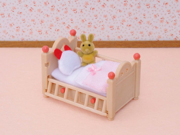 Sylvanian – le lit de bébé triples et mobile – La Maison du Cormoran