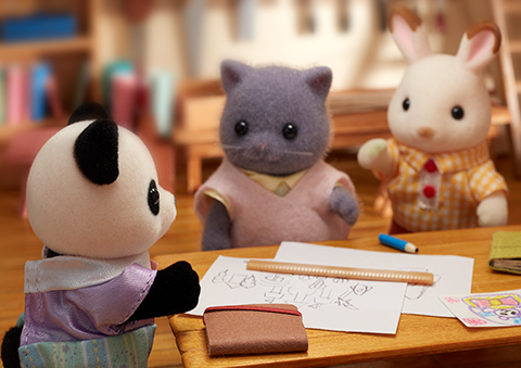 Sylvanian Families - The Chocolate Rabbit family have invited the Pookie Panda  family over to play. 🐰🐼 It looks like Tyler and Angela Pookie are about  to play ball with Crème Chocolate. 🏀 ⚽️ 🏐