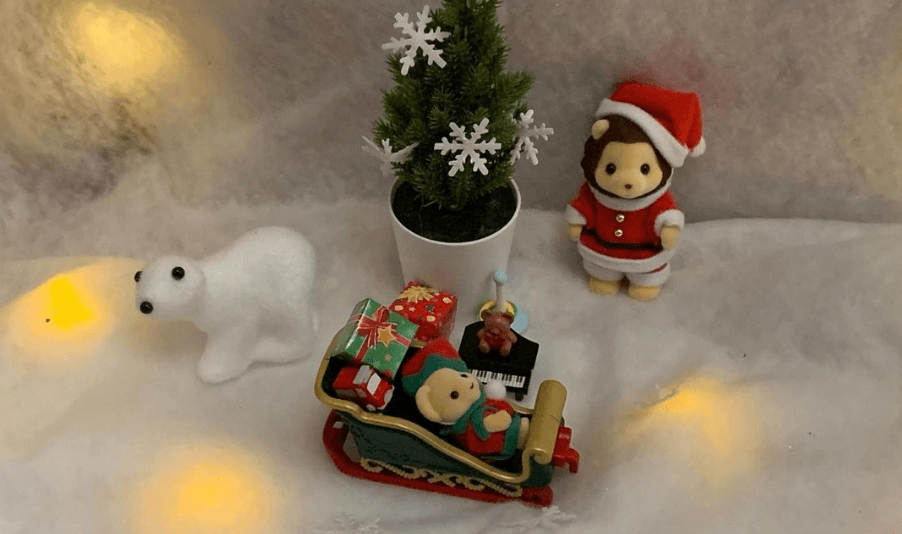 Sylvanian Families Lion Santa Christmas Set